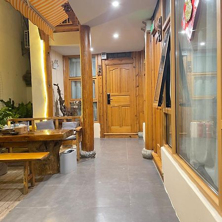 Big Tree Guesthouse - Naxi Old Style Lijiang  Extérieur photo