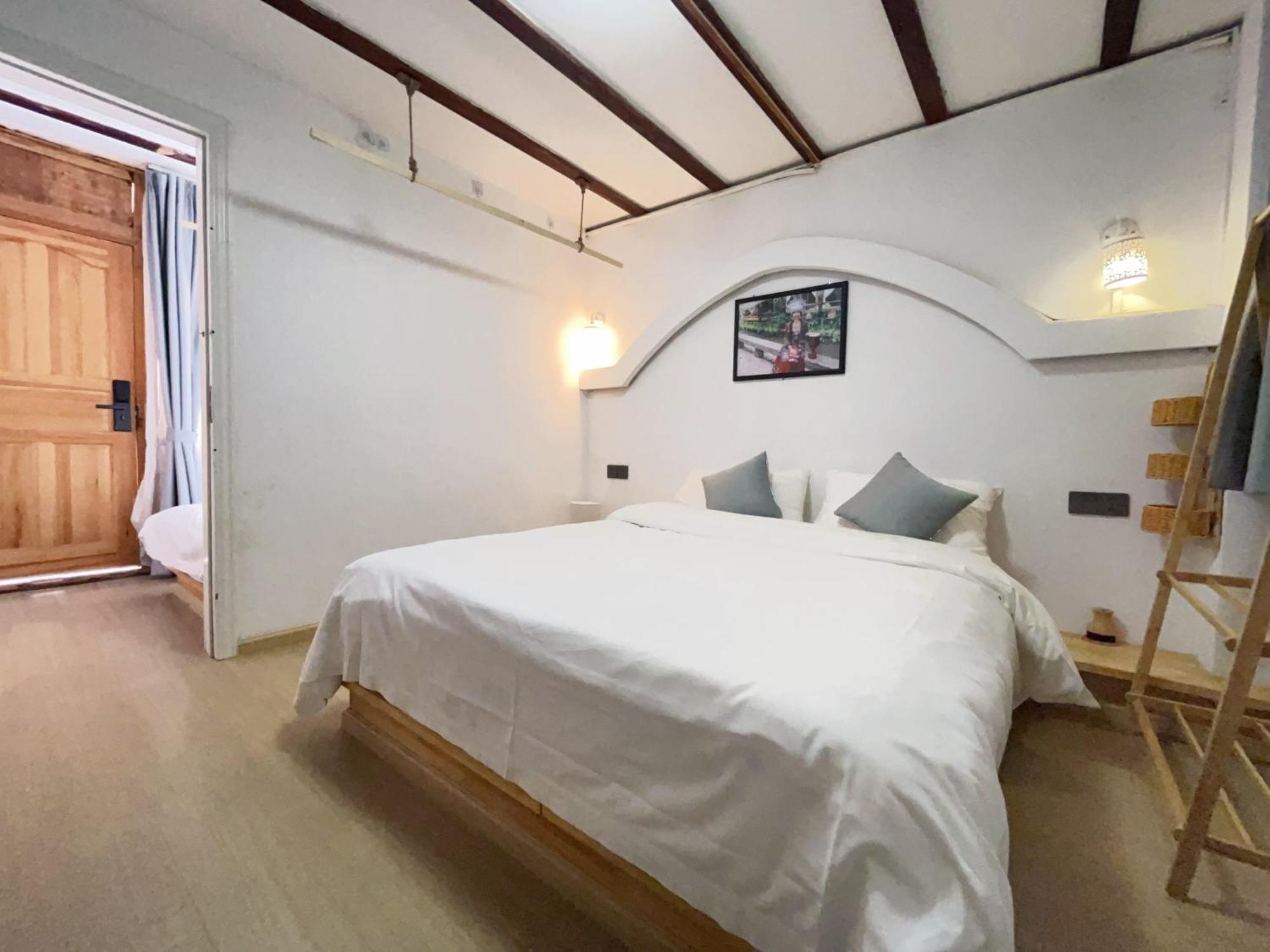 Big Tree Guesthouse - Naxi Old Style Lijiang  Extérieur photo