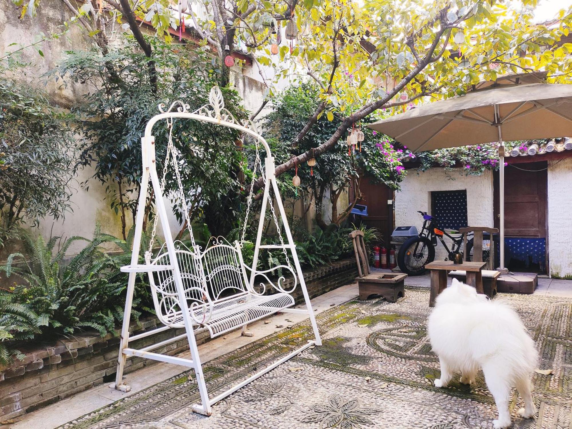 Big Tree Guesthouse - Naxi Old Style Lijiang  Extérieur photo