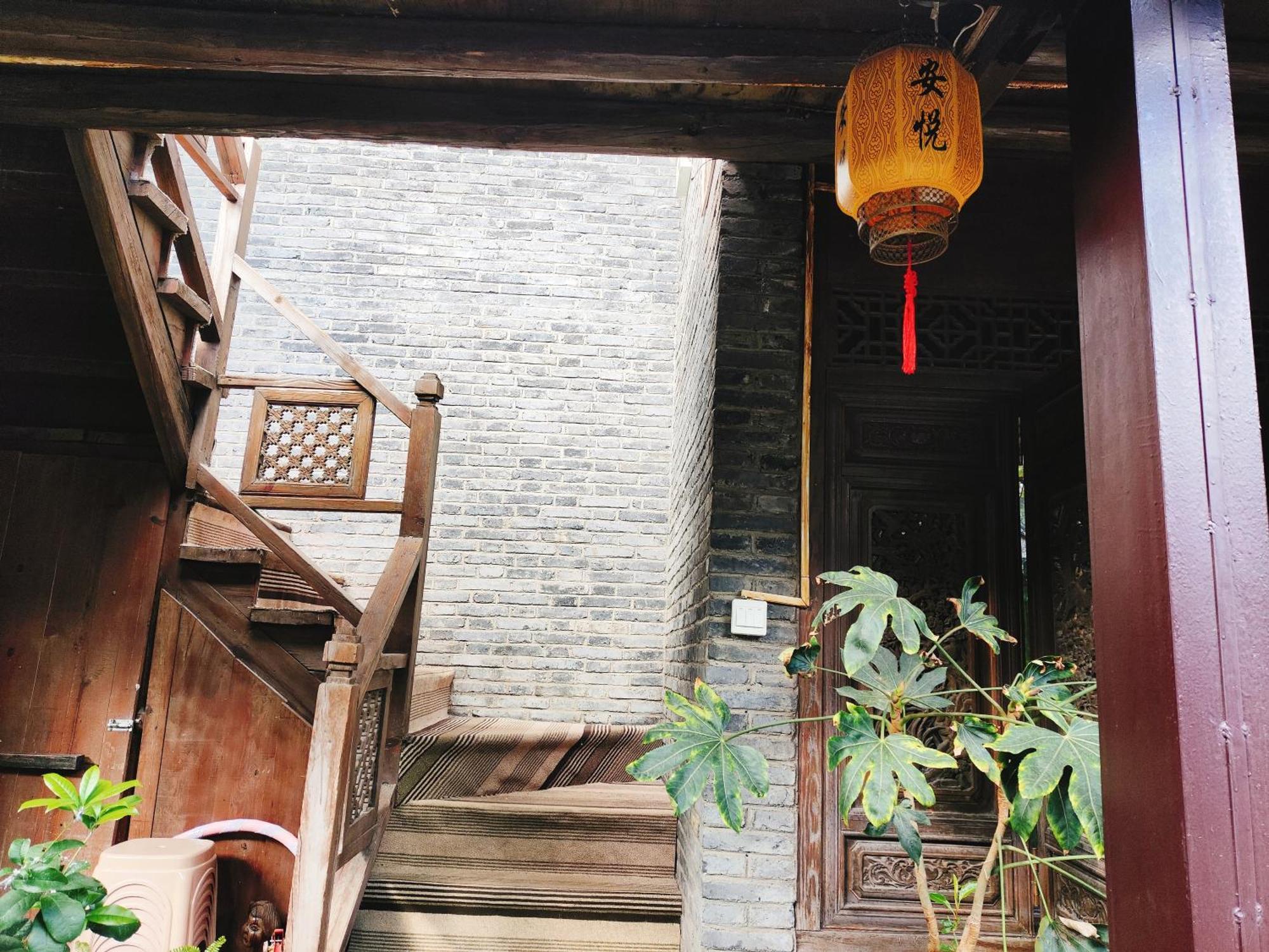 Big Tree Guesthouse - Naxi Old Style Lijiang  Extérieur photo