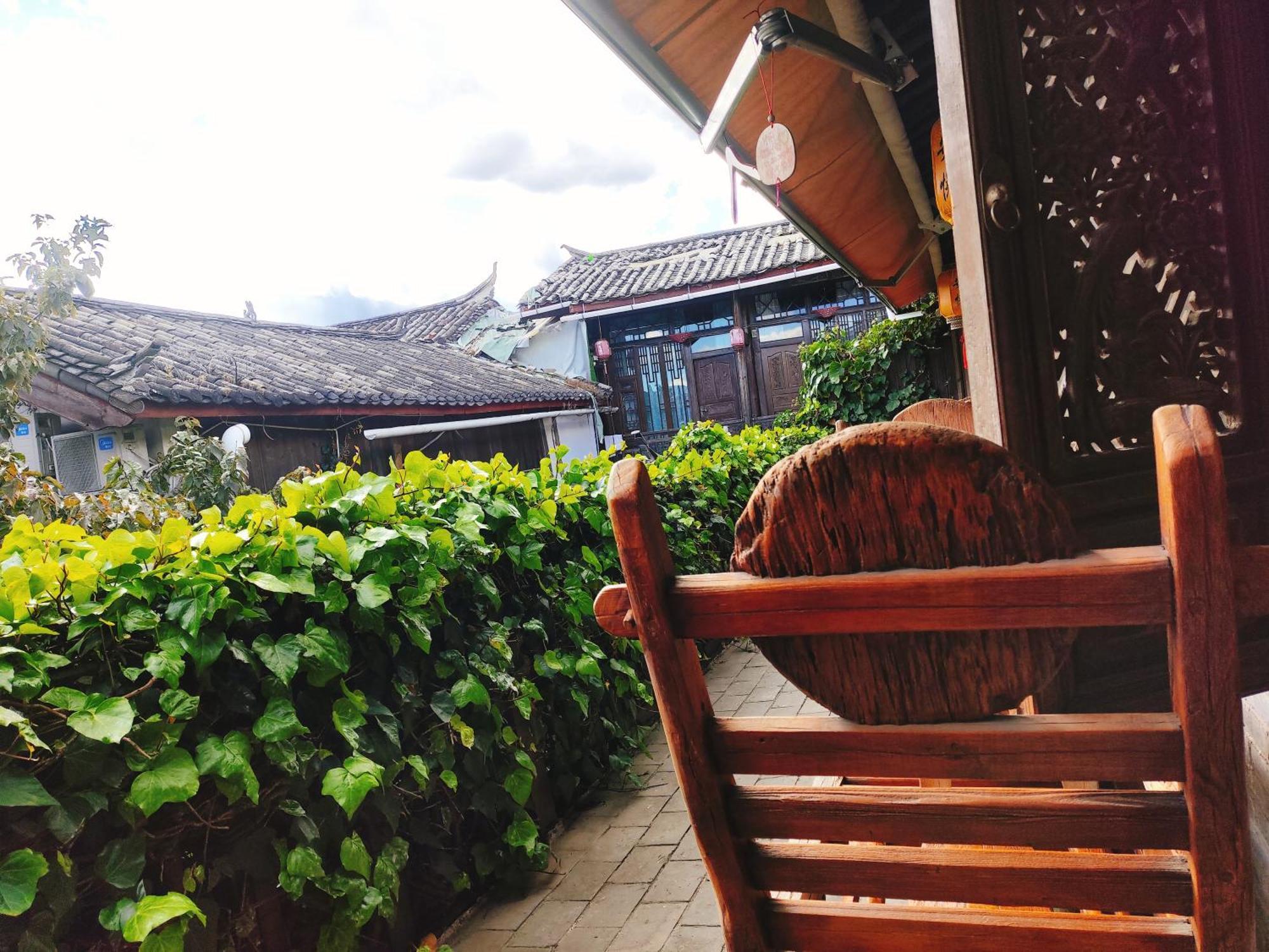 Big Tree Guesthouse - Naxi Old Style Lijiang  Extérieur photo