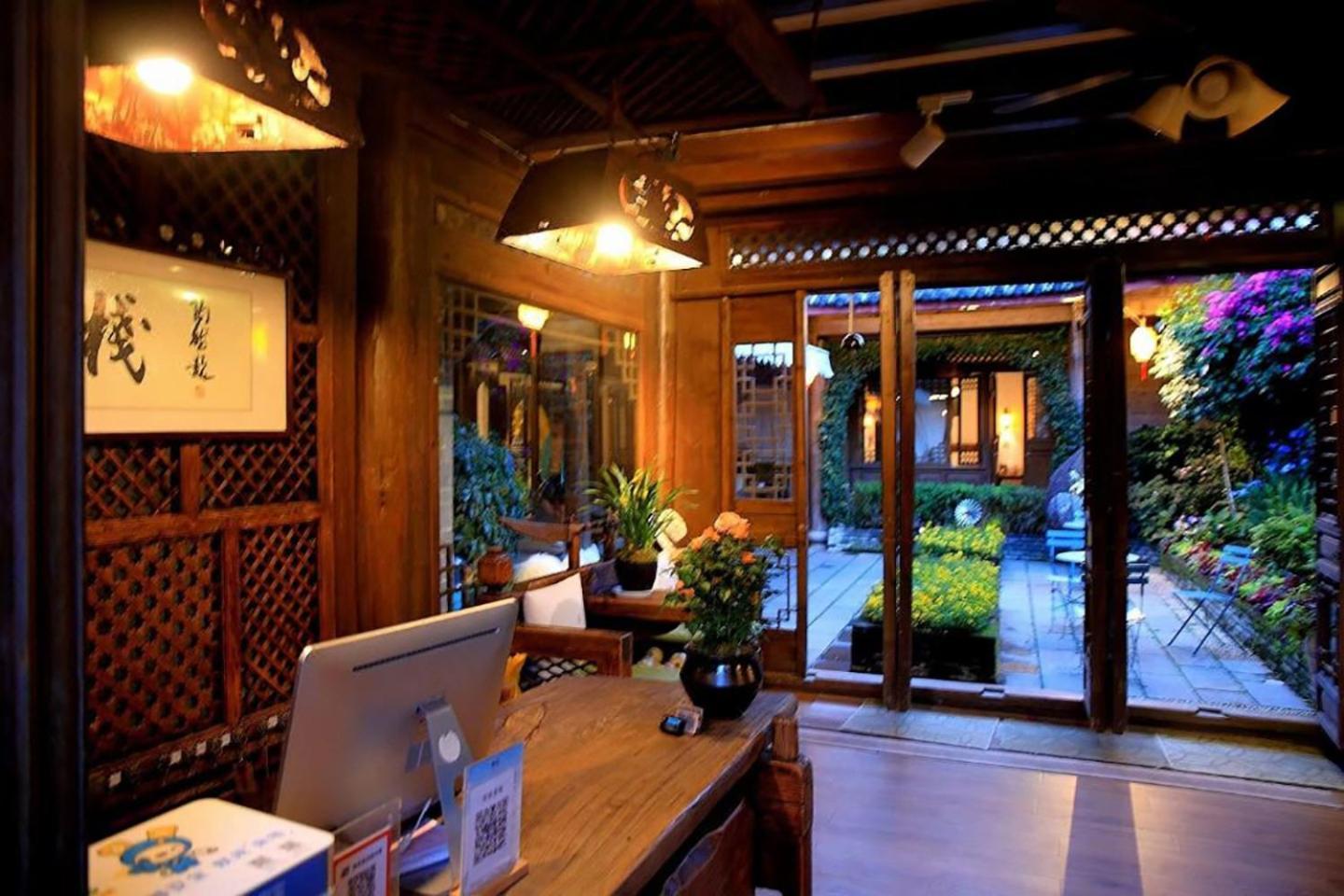 Big Tree Guesthouse - Naxi Old Style Lijiang  Extérieur photo