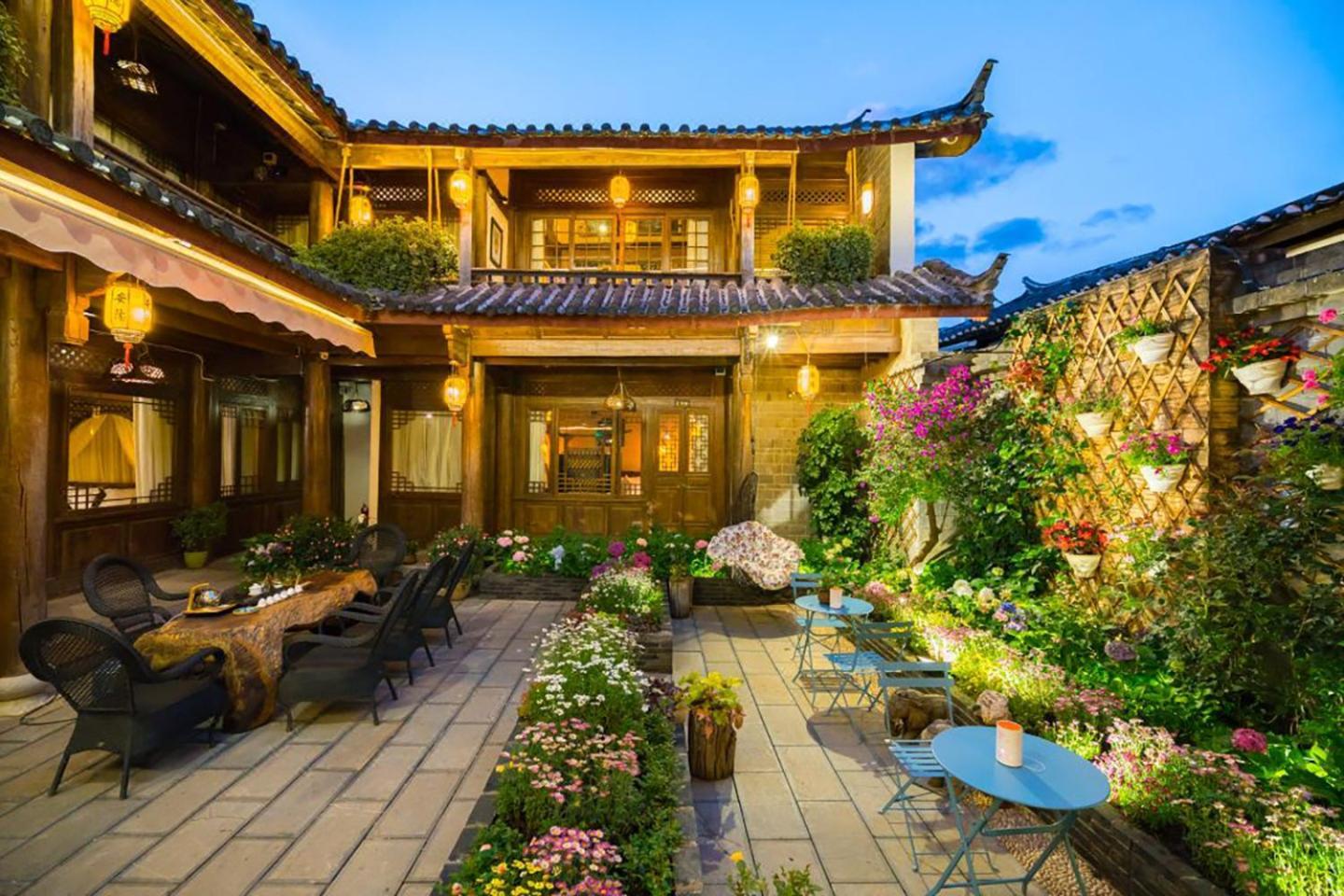 Big Tree Guesthouse - Naxi Old Style Lijiang  Extérieur photo